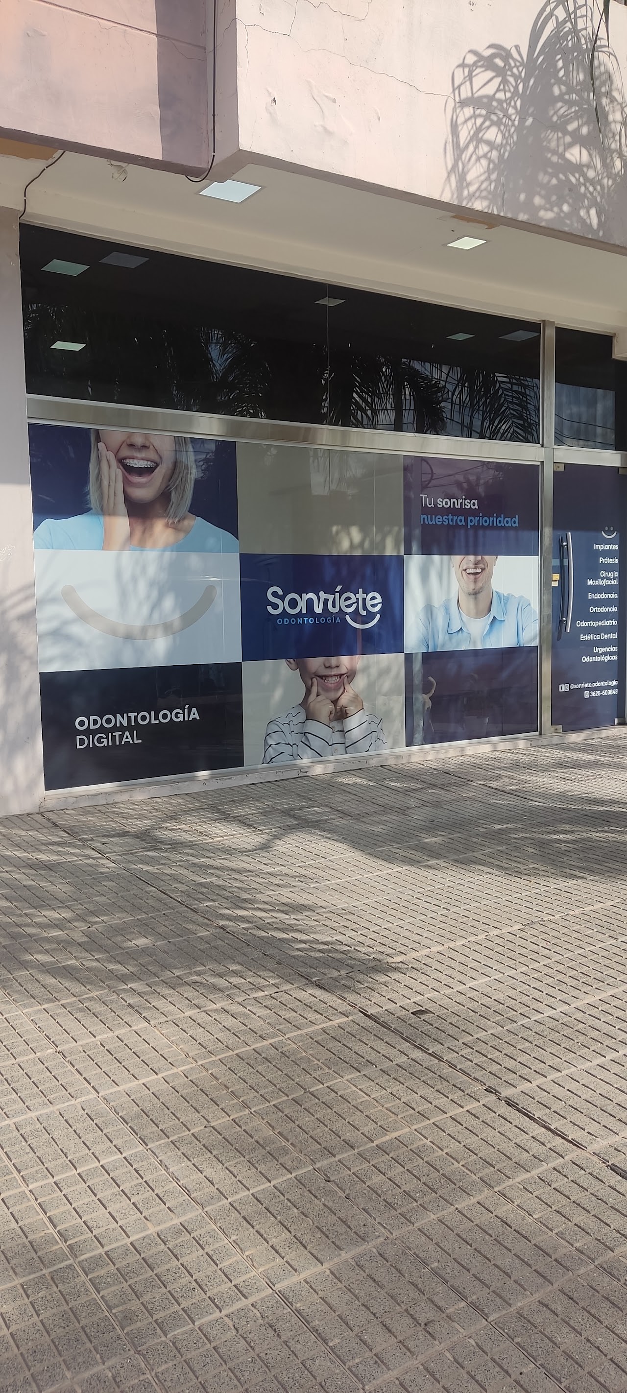 Vidriera de Sonríete Odontología